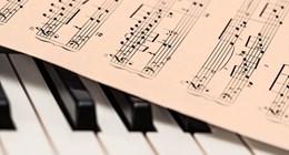 Piano and music image